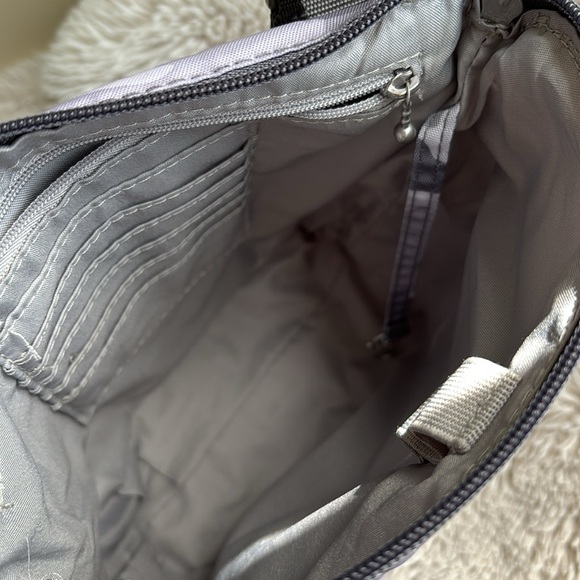 Baggallini light grey camouflage travel bag w multiple zippers pockets & strap - Picture 4 of 10